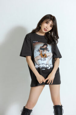 fig_0002443 【山岸逢花】 ザ・森東コラボ オリジナルTシャツ ダークグレー サイズL