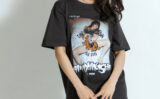 fig_0002444 【山岸逢花】 ザ・森東コラボ オリジナルTシャツ ダークグレー サイズXL