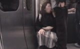 ichikyupa-0044 痴○！！満員の車内で集団に取り囲まれ直にクリに指が…