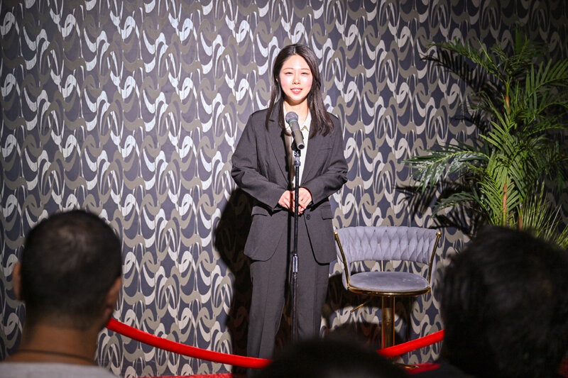 女芸人の人生をかけた笑いと絶頂への挑戦 澄河美花 1枚目