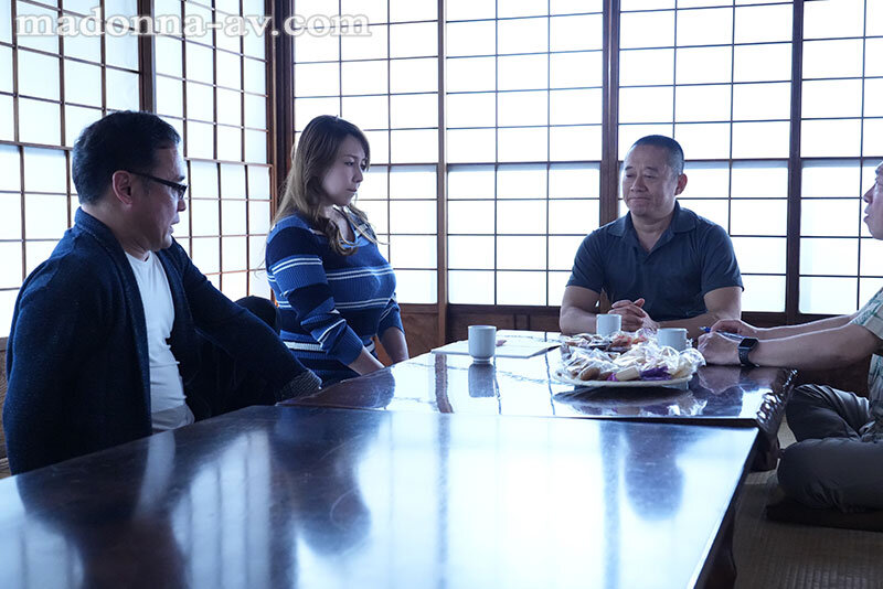 町内会の乳オナホにされた人妻 ~熟乳を躾ける中年オヤジの輪●集会~ 風間ゆみ 1枚目