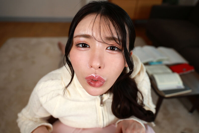 【VR】究極片想いの後輩との密着度の高い日。いい匂いが充満した女子大生の部屋で、何度も’好き’連呼される最高の一日。黒島玲衣 8枚目