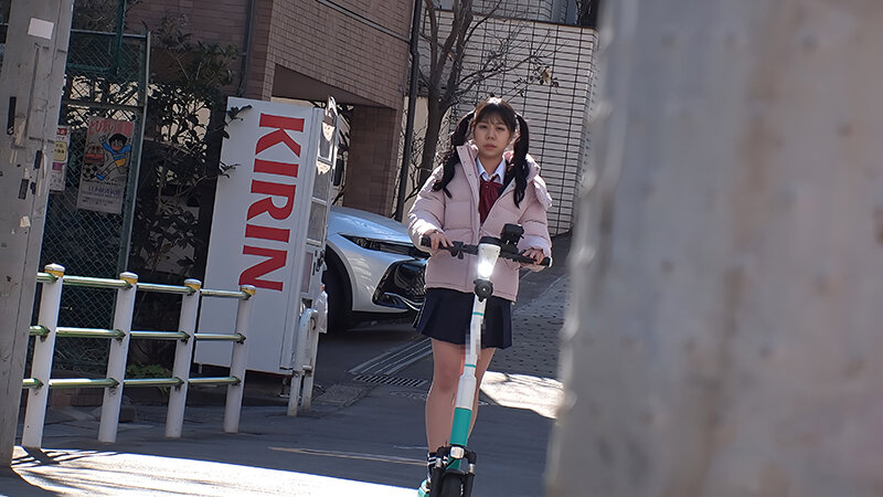 電動キックボードで帰宅する小生意気な巨乳女先輩 不登校デカチン童貞後輩に「ほらっ挿れてみな!」とあおったら逆にメスイキLOOPされたよぉぉ~ 1枚目