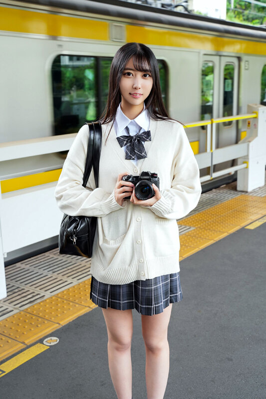 鉄道が大好きな鉄オタJ系!!電車以上にSEXも大好きな美少女に極太チ〇ポ特急中出しイキ出発進行!! 2枚目