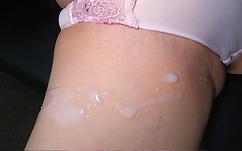 完全主観 「ほら、ワタシをおかずにして…目の前でシコって見せて…」美熟女に見つめられながら射精する快感3 9枚目
