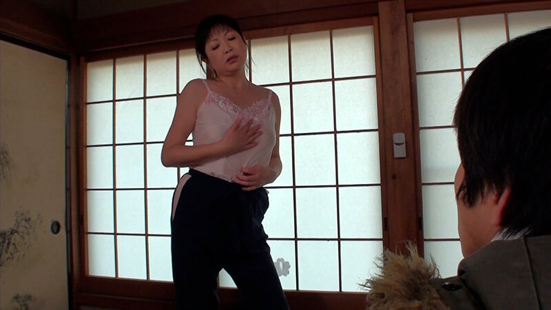 AV撮影の募集に応募してきた田舎暮らしの熟女。男優を部屋に招き入れるなりエロく求めて来る欲求不満熟女の本能丸出しSEX! 2枚目