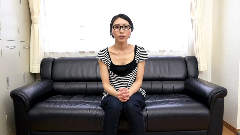 真面目そうな見た目で、どエロ願望を引っ提げてAV出演したスレンダー人妻 11枚目