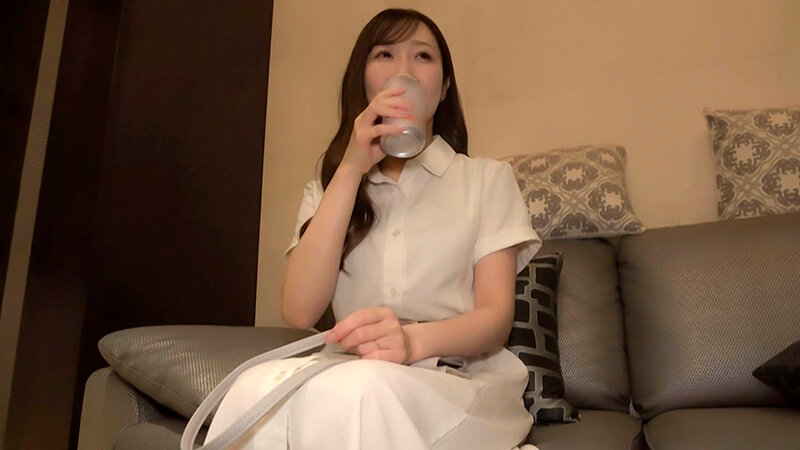 半中半外完生妻 35歳Eカップ人妻 ゆり 1枚目