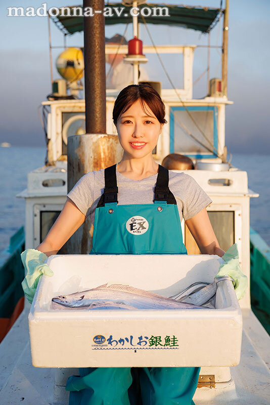 房総の海で出逢った。潮風を浴びた健康ボディ、’活きのイイ’地元妻―。 マドンナが見つけた、’海の幸’ 三好舞花 AVデビュー 1枚目