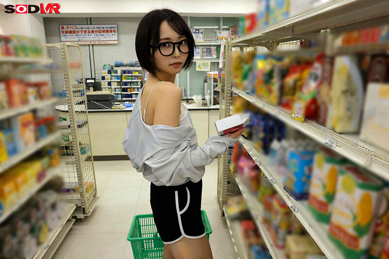 【VR】【8K】【追跡視点】深夜、コンビニで見かけた無防備スレンダー女子を追跡姦。 自宅に押し入りレ×プVR 3枚目