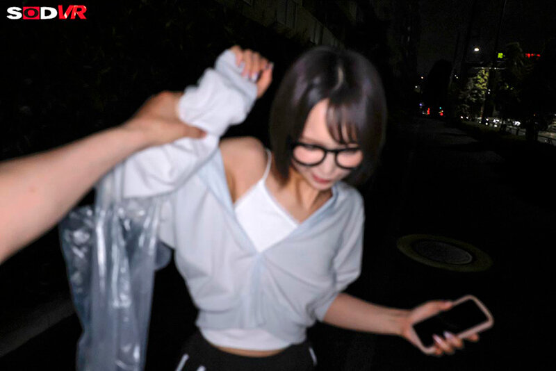 【VR】【8K】【追跡視点】深夜、コンビニで見かけた無防備スレンダー女子を追跡姦。 自宅に押し入りレ×プVR 6枚目