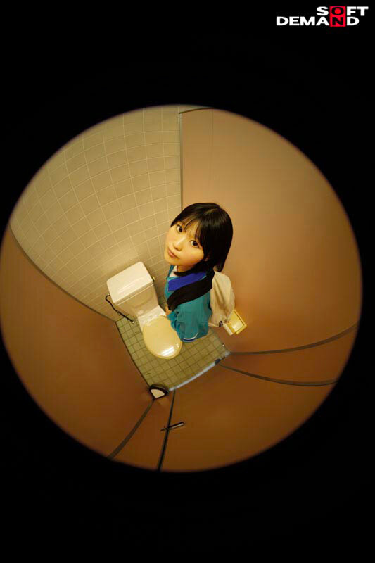 SNSで出会ったクズ男にハマった結果、公衆トイレでさくっとヌくための肉おナホ要員にされた18歳の記録映像。最終的に都合のいいように扱われ続けて涙目になるまでマワしつくされる。 寺川ねね 2枚目
