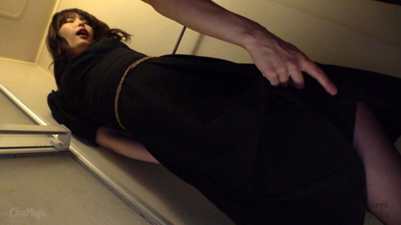 令夫人媚肉の背徳 亡夫に躾けられたM奴性癖の爪痕 稲森あみ 11枚目