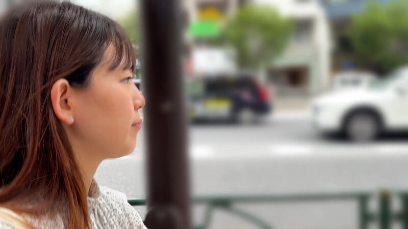 M男が街中で女性に声をかけてワキを舐めさせて貰う OL あいるちゃん 1枚目