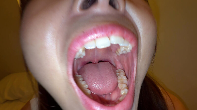【個人撮影】赤城穂波 初喉チンコ触り&超長舌を開口器で観察 2枚目
