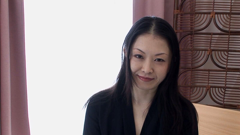 アラフォーとは思えない美貌とスタイル、胸のハリ!一級品のセレブ熟女が一期一会の中出しセックス! 1枚目