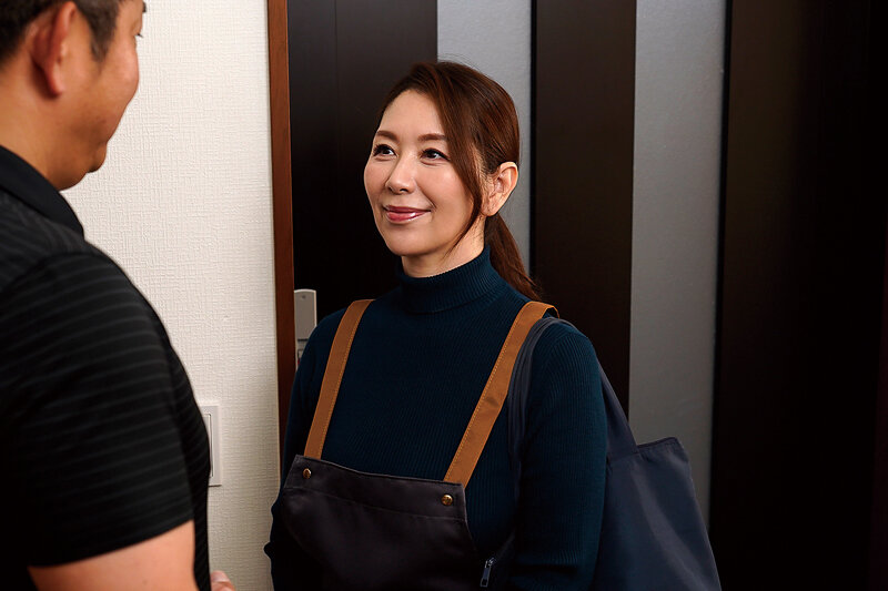 一見普通のおばさん家政婦だが、実は女王様気質のド痴女だった!? 翔田千里 3枚目