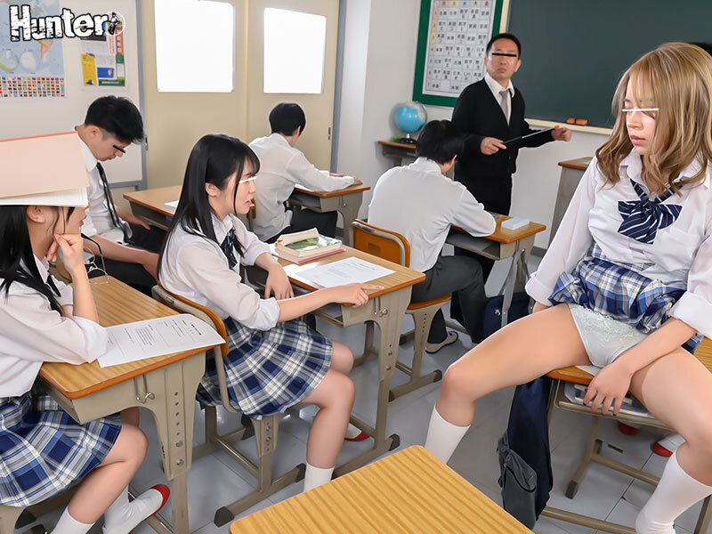 【新感覚時間停止AV】時間停止×心の声 エロ漫画の様に時間が止まっている女子たちの心の声が聞こえてくる!「えっ?待って!私…時間止まってる?でも意識はある」この学校には 『場所』によって時間を自在に止める事が出来る神装置が存在した!! 3枚目