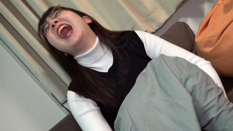 アハハハって笑う豪快スマイル女子!ノリよくて愛嬌ある娘が…デカチンのバコ突きくらって白目剥きながらひっくい声でイグイグ連呼 2枚目