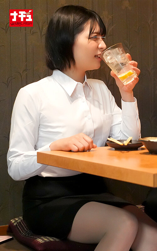 居酒屋羞恥 パンストの中で手マンされ濡れシミができるほどイキ潮を吹きまくる就活女子 9枚目