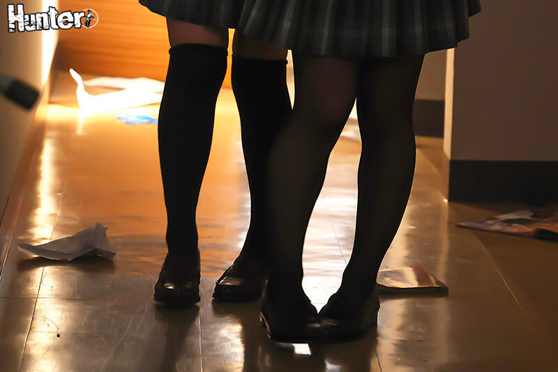 18歳未満立ち入り禁止の暖簾をくぐれば欲求不満な女子生徒といつでもヤリ放題!18歳未満立ち入り禁止の暖簾の先にはエロがある!使われていない旧校舎に出来た 18禁スペースは暇を持て余した学生たちの発情スポットに! 2枚目