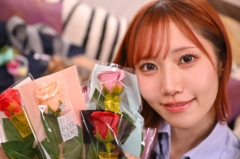 【VR】【8K】教師の僕は入学から3年間ずっと誘惑してきたちょっとヤンチャな教え子GALと卒業式の帰りに…我慢できずに生中出しSEXしてしまった。 斎藤あみり 2枚目