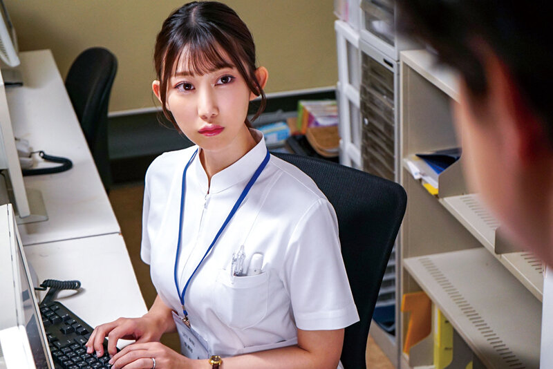 人妻看護師 背徳の巨根患者ねとられ回診ナースコール 春乃るる 2枚目