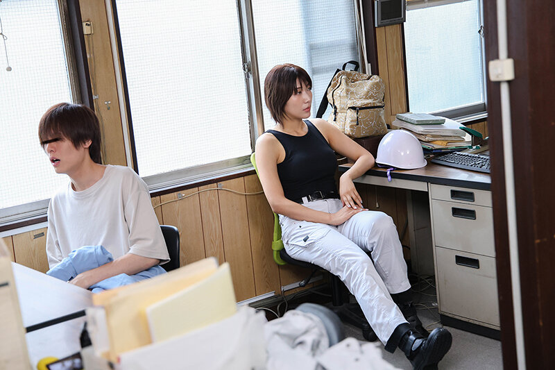 「しゃぶってあげるからチ〇ポだしな」下半身の悩みを抱える作業員にこっそりフェラ抜きしてくれる押しに弱い男勝りな高身長工場長 6枚目