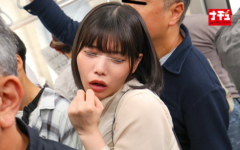 彼氏の横で粘着クリいじりされ声も出せず隠しエロ顔しまくる女2 デカ乳M女 4枚目