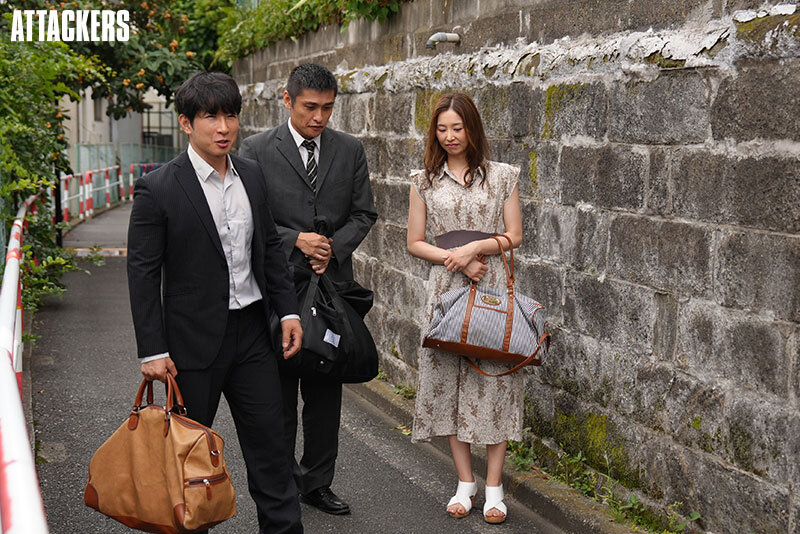 妻を差し出すか、会社をクビになるか。究極の選択を迫られ、絶倫上司に妻を差し出すしかなかった言いなり温泉旅行。 夏目彩春 8枚目