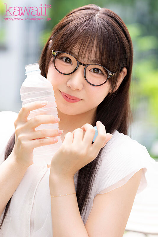 努力しまくってようやく内定を勝ち取った ‘不憫かわいい’新卒女子アナ(予定)が、衝撃のAVデビュー出演…なんで!? 水川菜月 1枚目