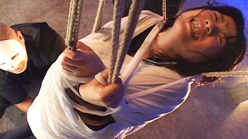 下半身を無防備に晒したままイカされる女たち 残酷宙吊り絶頂 衝撃の激ヤバ映像集 ULTRA ORGASM BEST 12枚目
