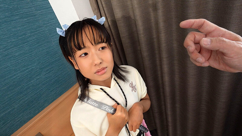 褐色美少女が売り飛ばされた末路!140cmの小身体が電マ地獄で崩壊するまでクリ責めされビシャビシャずぶ濡れ大量潮吹き!デカチン引き裂きピストンで生中出し 谷田かりな 1枚目