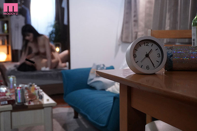 新歓コンパNTR ※胸糞注意 上京したばかりの遠距離恋愛彼女がテニサーの【歓迎コンパ】で1年生を喰いまくってるヤリチン男子に1晩中ハメられイカされていた話 純白彩永 10枚目