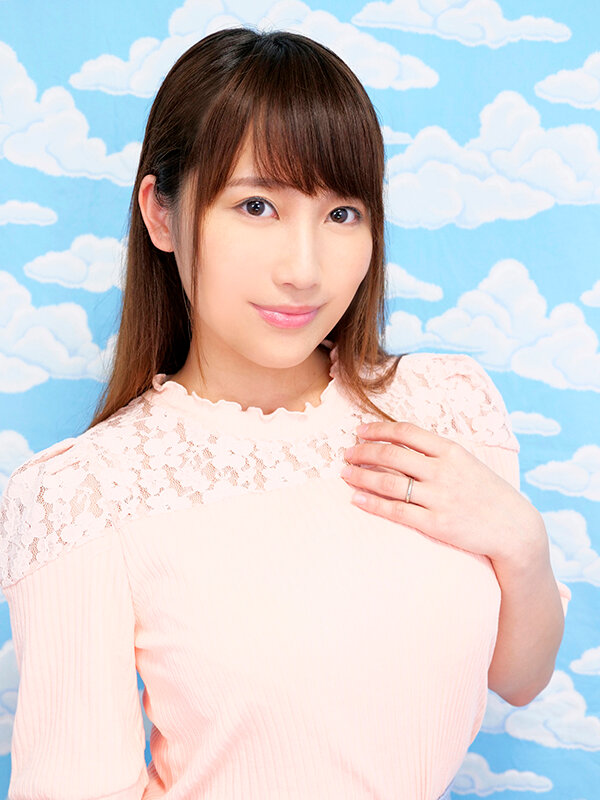 吉祥寺で見つけた心優しい巨乳の女子大生 童貞くんのオナニーのお手伝いのつもりがセックス練習ってことで素股していてヌルっと入って筆おろし!? 倉多まお 1枚目