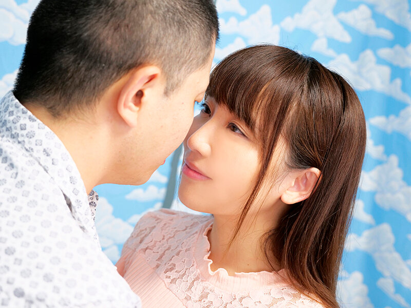 吉祥寺で見つけた心優しい巨乳の女子大生 童貞くんのオナニーのお手伝いのつもりがセックス練習ってことで素股していてヌルっと入って筆おろし!? 倉多まお 2枚目