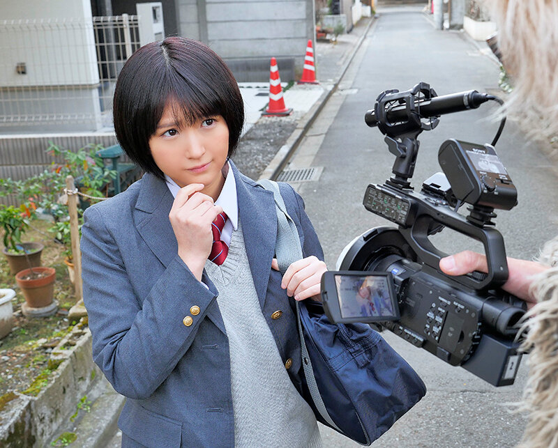 池袋で見つけた優しい女子校生に18cmメガチ○ポを素股してもらったらこんなヤラしい事になりました。 深田結梨 1枚目