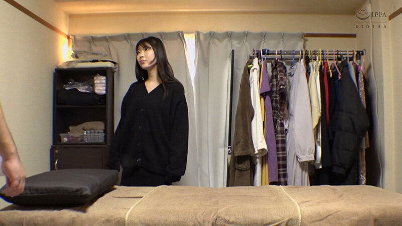 比嘉まりあ 魔法のオイルで快感マッサージ 1枚目