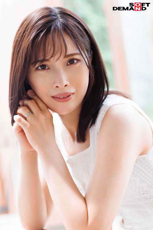 人一倍感じやすい乳首は息子を母乳で育てた証。 結婚18年目 中部地方在住 大学生のお母さん 奥井美郷 42歳 AVDEBUT 2枚目