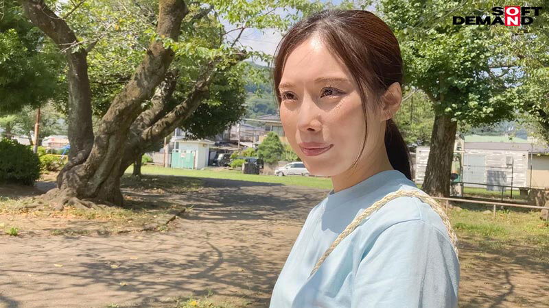 人一倍感じやすい乳首は息子を母乳で育てた証。 結婚18年目 中部地方在住 大学生のお母さん 奥井美郷 42歳 AVDEBUT 4枚目