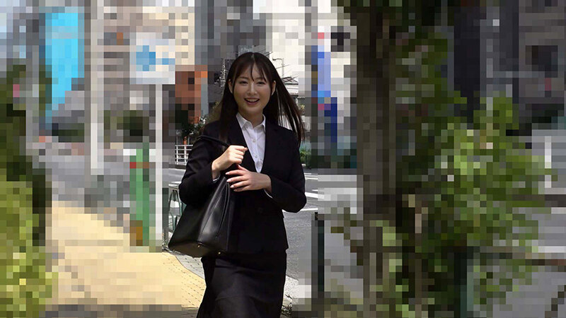 退職代行に密着。「私のカラダを好きにしていいので退職を認めて下さい。」 豊富な男性キャリアと豊満なボディで依頼者を救うはずが、上司の技巧に堕ち味わったことのない快楽の沼へ…。 1枚目