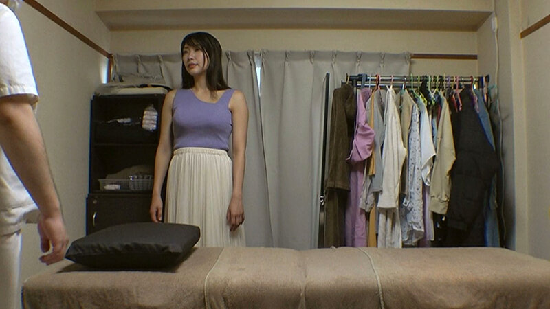 媚薬オイルマッサージ 痴●盗撮&中出し素人娘VOL.69 超強力媚薬を配合したマッサージオイルを施術中に知らずに塗りこまれたオンナは、身体の火照りに驚き、チ〇ポを欲しがる自分に戸惑い、垂れ出したマン汁に恥ずかしがりながらも生ハメ中出しまで欲してしまう! 9枚目