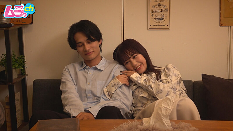 ニンゲン観察 彼女にランクアップしたくて前戯ナシ生中出しSEXも受け入れちゃう!爽やかなフリした非情ドS男にオナホ扱いされる献身的すぎるセフレちゃん 1枚目