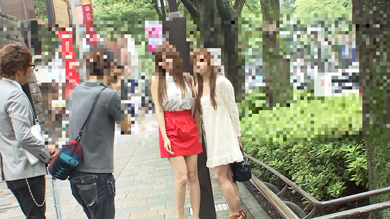 美人姉妹街角アンケート!黒人経験ありの姉&セクキャババイト中の妹!お金に目がくらみ一歩踏み出すのはどっちだ! 1枚目