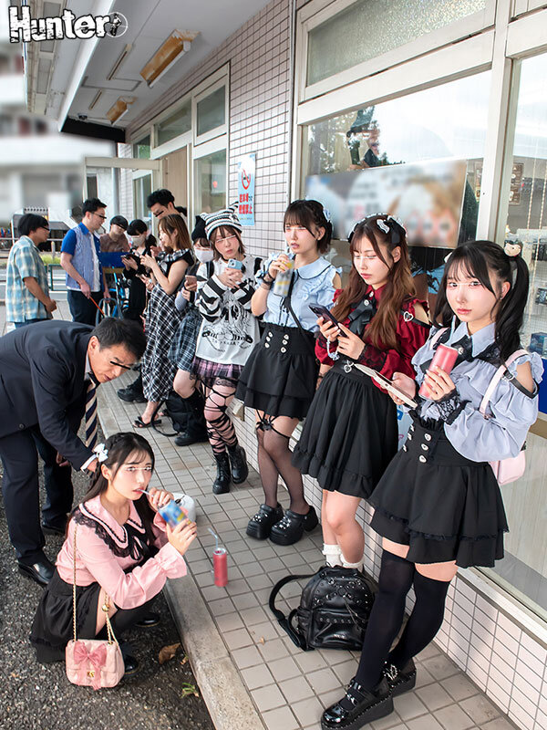 地雷系たちんぼ女子!交渉次第でNNOK!援交・割り切りする地雷系女子たちは最近公園で取り締まりが厳しくなったからとコンビニ前で立ちんぼ開始!貧困・推し活・暇つぶしと理由はそれぞれだけどお出かけついでに安心安全に活動中!? 1枚目