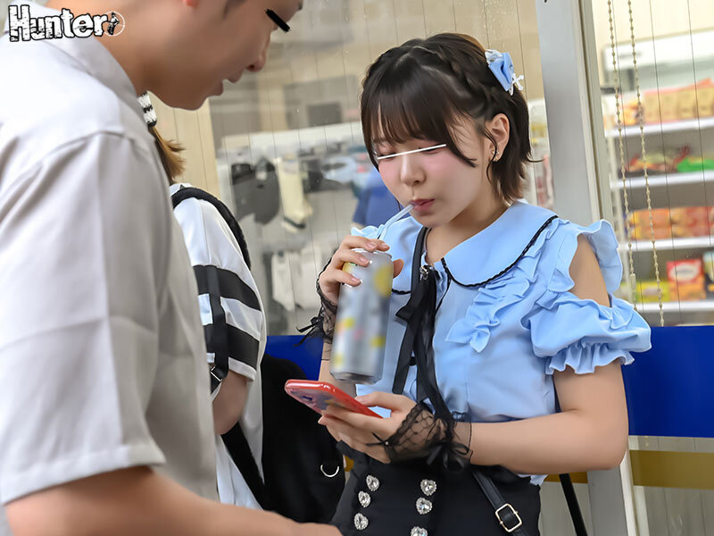 地雷系たちんぼ女子!交渉次第でNNOK!援交・割り切りする地雷系女子たちは最近公園で取り締まりが厳しくなったからとコンビニ前で立ちんぼ開始!貧困・推し活・暇つぶしと理由はそれぞれだけどお出かけついでに安心安全に活動中!? 3枚目