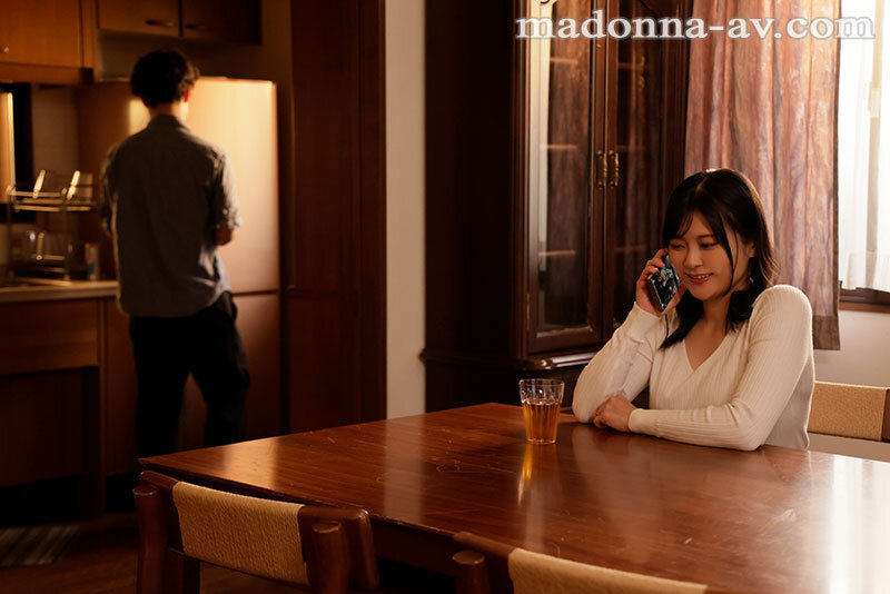 家族皆が巣立った実家で、 母と過ごす近親相姦の日々―。 紗月さくら 1枚目