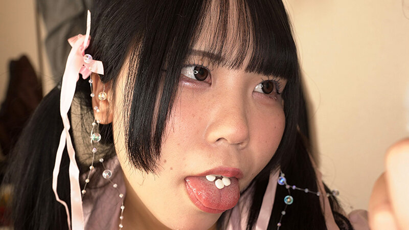【アヘ顔ぶっ壊れ】強●クスリ漬け トー横地雷系女子を拉致って首絞めビンタイラマ折●!! ビチョ濡れ潮吹きガンギマリ堕ち!すずめゆら 1枚目
