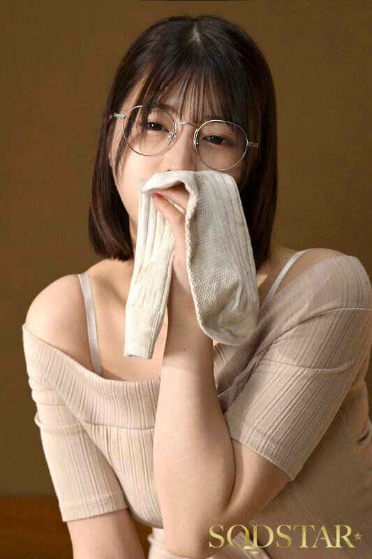 実家に嫁いできた奥さんは俺の家族が男クサさ抜群の性癖ど真ん中だったらしく、家族に忍んで全員とハメまくる絶倫人妻だったのでガテン系一家ファミリークラッシュ! 唯井まひろ 4枚目