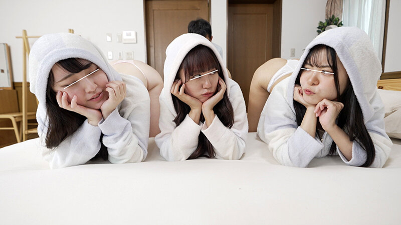 おにいちゃん!私とモフモフいたずら遊びしよ! もふもふ部屋着でズボンも穿かずに無邪気にプリプリTバック尻が丸見えでまとわりついてくるので勃起した! 4枚目